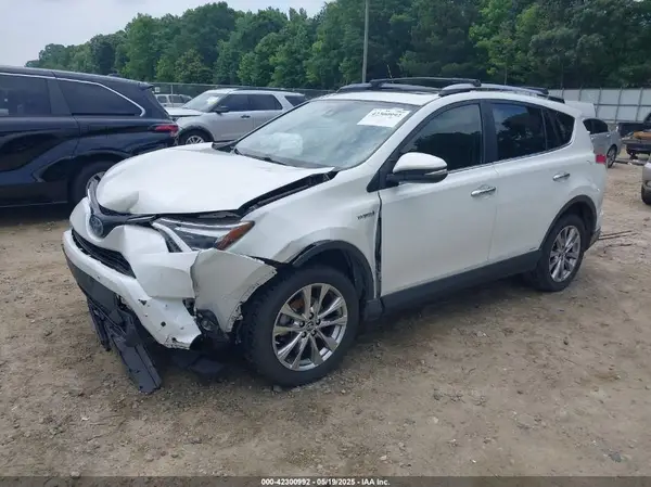JTMDJREV0HD097972 2017 TOYOTA RAV 4 - Image 2