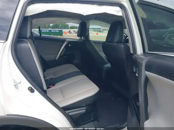 JTMDJREV0HD097972 2017 TOYOTA RAV 4 - Image 8