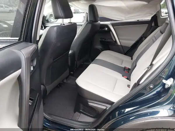 JTMDJREV0HD119663 2017 TOYOTA RAV 4 - Image 8