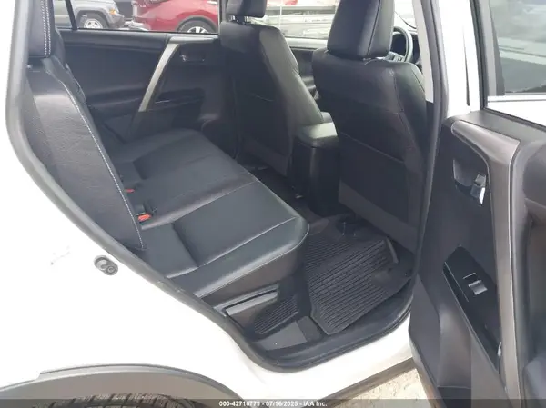 2016 TOYOTA RAV 4 auction photo 8