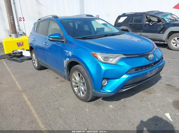 JTMDJREV1HD067637 2017 TOYOTA RAV 4 - Image 1