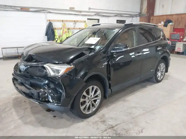JTMDJREV1HD096958 2017 TOYOTA RAV 4 - Image 2