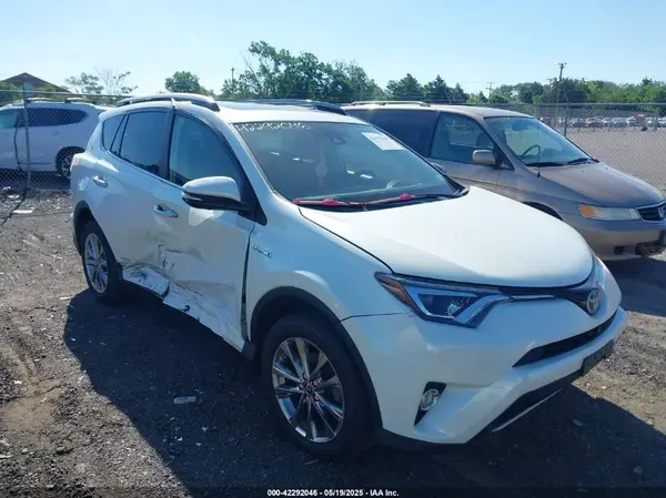 JTMDJREV1HD106047 2017 TOYOTA RAV 4 - Image 1