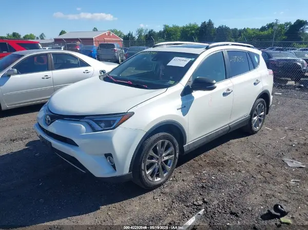 JTMDJREV1HD106047 2017 TOYOTA RAV 4 - Image 2