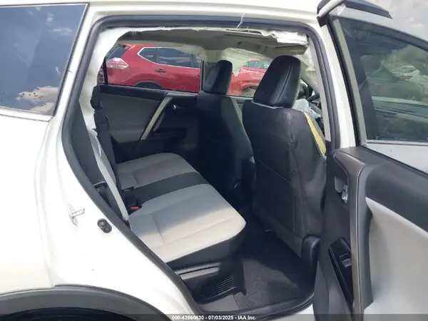 JTMDJREV1JD182079 2018 TOYOTA RAV 4 - Image 8