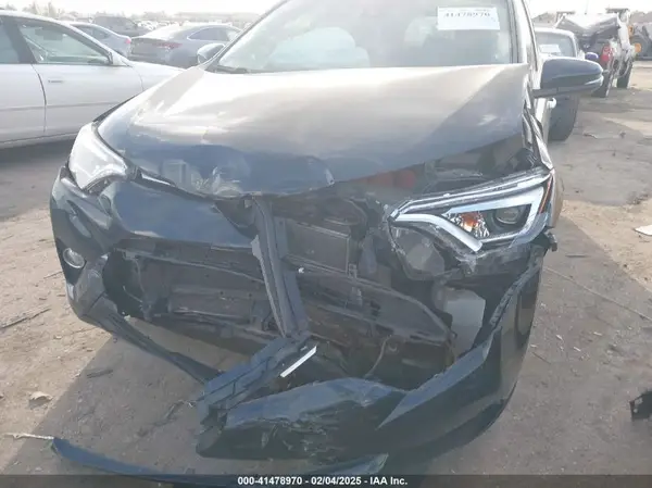 JTMDJREV1JD226369 2018 TOYOTA RAV 4 - Image 2