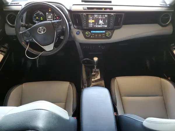 JTMDJREV1JD227053 2018 TOYOTA RAV 4 - Image 8