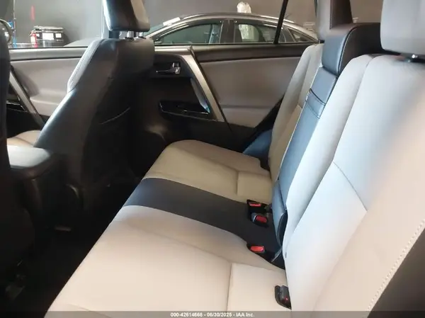 JTMDJREV2JD183306 2018 TOYOTA RAV 4 - Image 8