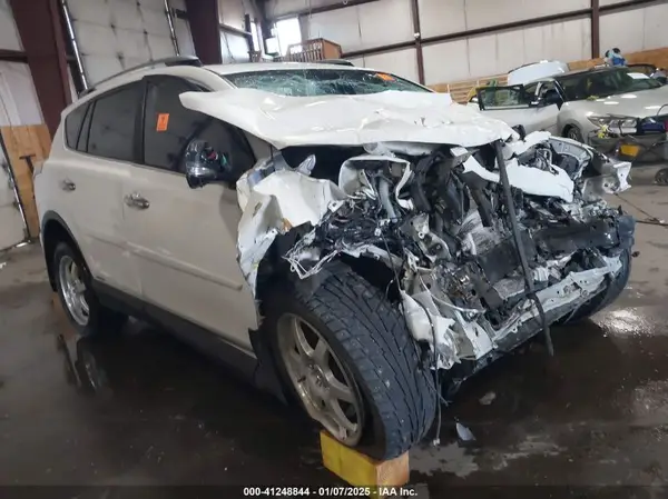JTMDJREV3JD163520 2018 TOYOTA RAV 4 - Image 1