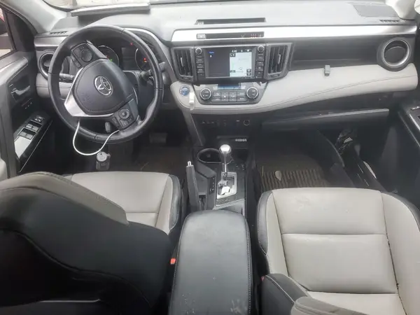 JTMDJREV3JD249345 2018 TOYOTA RAV 4 - Image 8