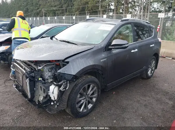 JTMDJREV4JD156494 2018 TOYOTA RAV 4 - Image 2