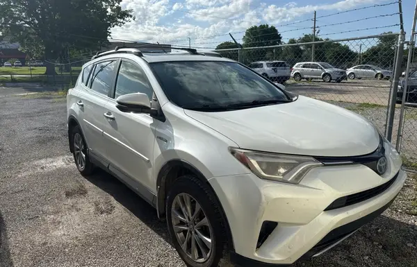 JTMDJREV5HD106150 2017 TOYOTA RAV 4 - Image 1
