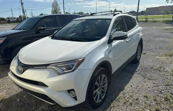 JTMDJREV5HD106150 2017 TOYOTA RAV 4 - Image 2