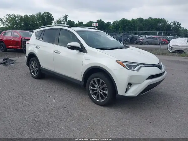 JTMDJREV5JD178830 2018 TOYOTA RAV 4 - Image 1