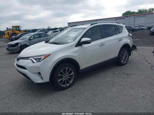 JTMDJREV5JD178830 2018 TOYOTA RAV 4 - Image 2