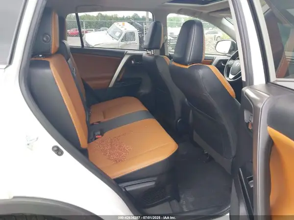 JTMDJREV5JD178830 2018 TOYOTA RAV 4 - Image 8