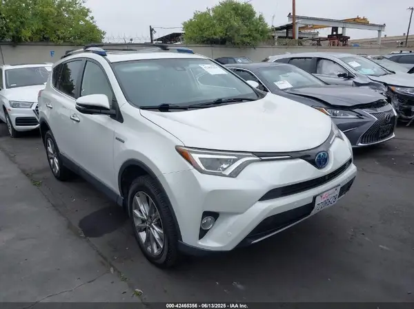 JTMDJREV6HD141702 2017 TOYOTA RAV 4 - Image 1