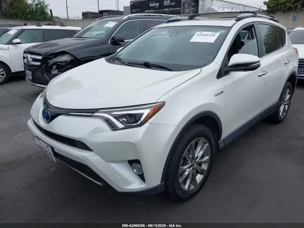 JTMDJREV6HD141702 2017 TOYOTA RAV 4 - Image 2