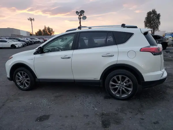 JTMDJREV6JD231535 2018 TOYOTA RAV 4 - Image 2