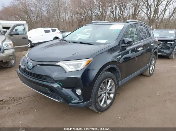 JTMDJREV7HD136797 2017 TOYOTA RAV 4 - Image 2