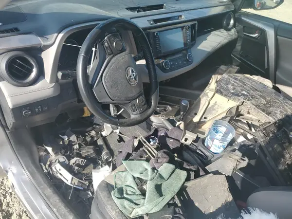 JTMDJREV7JD249929 2018 TOYOTA RAV 4 - Image 8