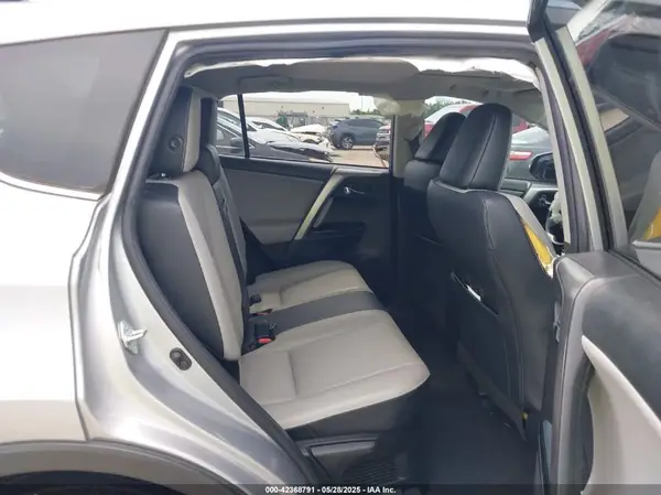 JTMDJREV8HD121855 2017 TOYOTA RAV 4 - Image 8