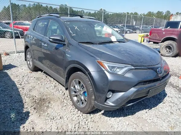 JTMDJREV8HD135223 2017 TOYOTA RAV 4 - Image 1