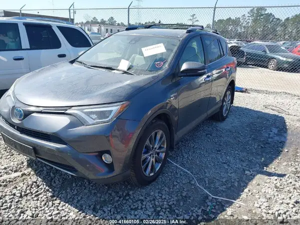 JTMDJREV8HD135223 2017 TOYOTA RAV 4 - Image 2