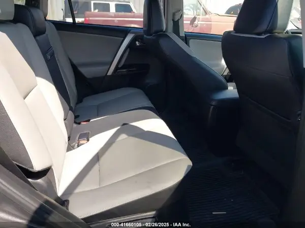 JTMDJREV8HD135223 2017 TOYOTA RAV 4 - Image 8