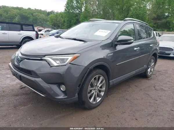 JTMDJREV8HD144858 2017 TOYOTA RAV 4 - Image 2
