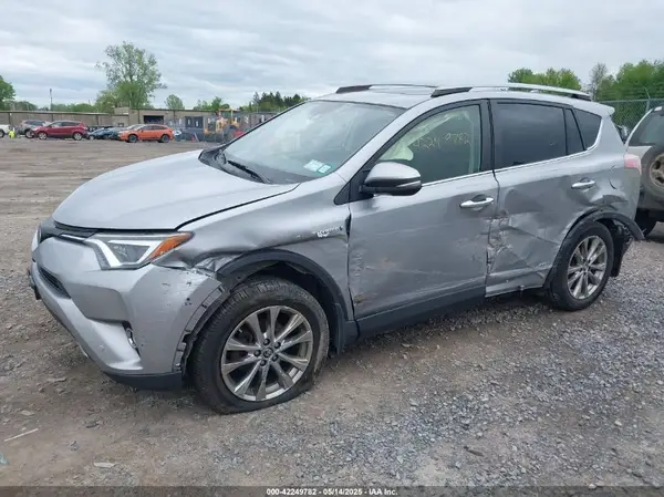 JTMDJREV8JD159754 2018 TOYOTA RAV 4 - Image 2