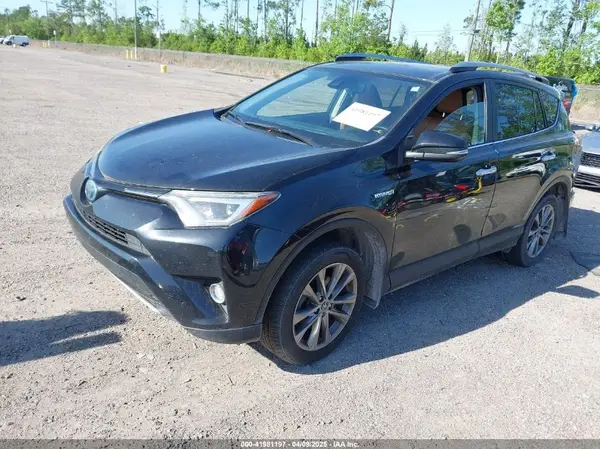 JTMDJREV8JD172102 2018 TOYOTA RAV 4 - Image 2