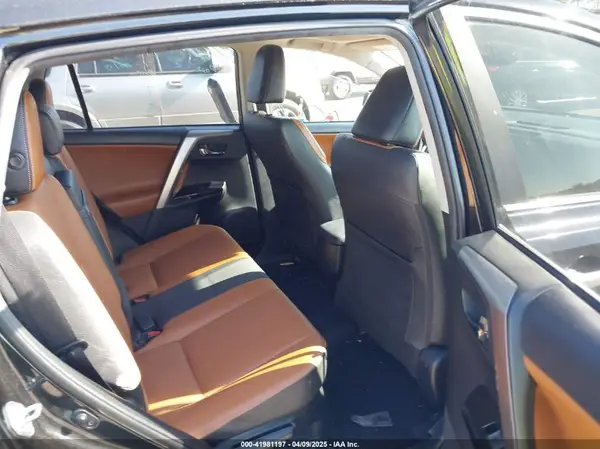 JTMDJREV8JD172102 2018 TOYOTA RAV 4 - Image 8