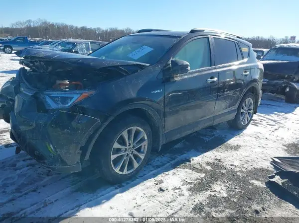 JTMDJREV8JD224778 2018 TOYOTA RAV 4 - Image 2
