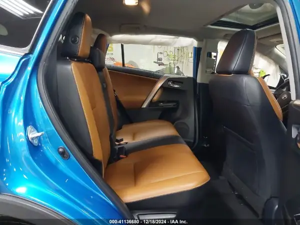 JTMDJREV8JD236137 2018 TOYOTA RAV 4 - Image 8