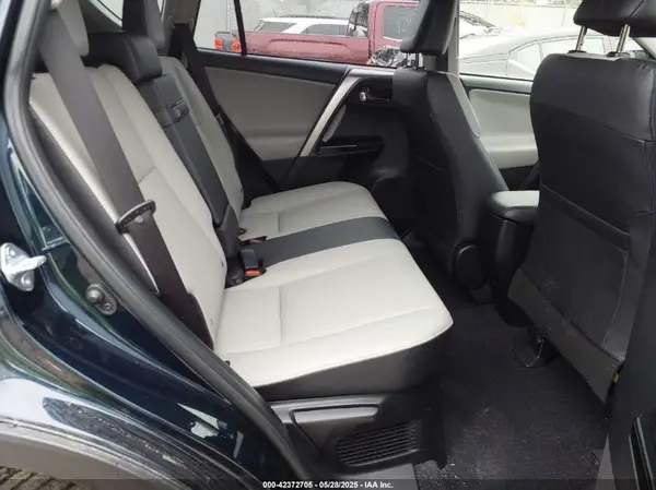 JTMDJREV8JD248465 2018 TOYOTA RAV 4 - Image 8