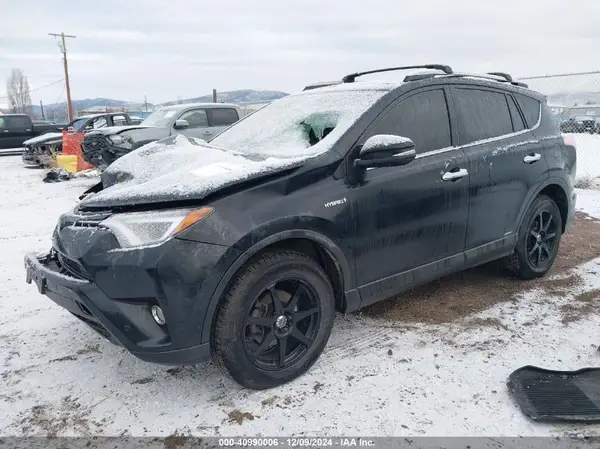JTMDJREV9JD258485 2018 TOYOTA RAV 4 - Image 2