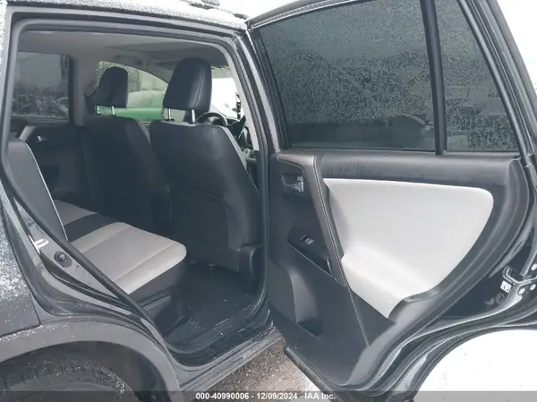JTMDJREV9JD258485 2018 TOYOTA RAV 4 - Image 8