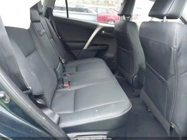 JTMDJREVXHD072464 2017 TOYOTA RAV 4 - Image 8