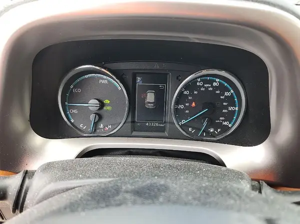 JTMDJREVXHD075557 2017 TOYOTA RAV 4 - Image 2