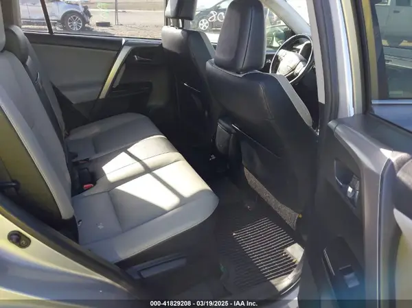 JTMDJREVXHD085439 2017 TOYOTA RAV 4 - Image 8