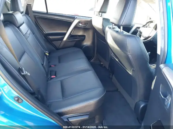 JTMDJREVXHD102112 2017 TOYOTA RAV 4 - Image 8