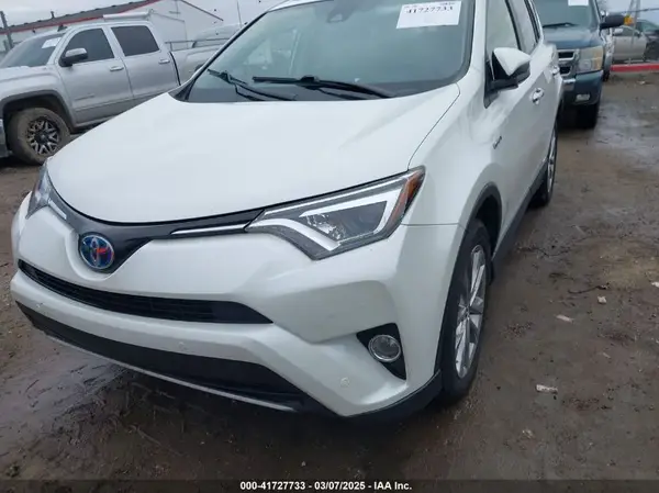 JTMDJREVXHD103079 2017 TOYOTA RAV 4 - Image 2