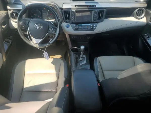 JTMDJREVXHD113157 2017 TOYOTA RAV 4 - Image 8