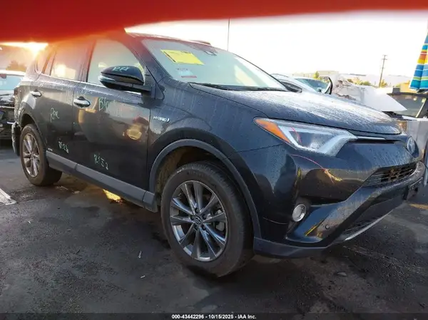 JTMDJREVXHD144974 2017 TOYOTA RAV 4 - Image 1