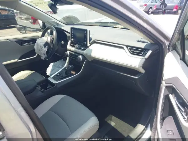 2020 TOYOTA RAV 4 IAAI lot 42449592 auction photo 5