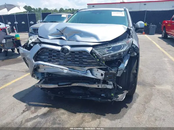 2020 TOYOTA RAV 4 IAAI lot 42449592 auction photo 6