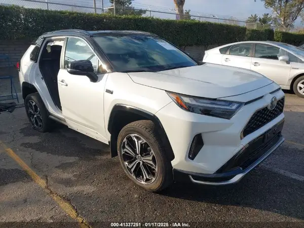JTMEB3FV6RD186735 2024 TOYOTA RAV 4 - Image 1