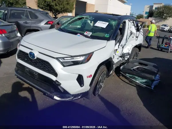 JTMEB3FV7RD179907 2024 TOYOTA RAV 4 - Image 2