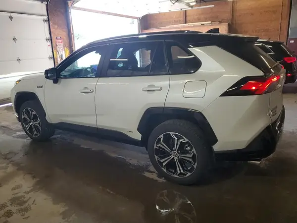 JTMEB3FV7RD212694 2024 TOYOTA RAV 4 - Image 2